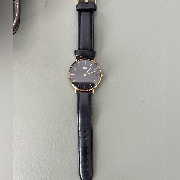 Daniel Wellington rose gold watch - Picture 2 of 4